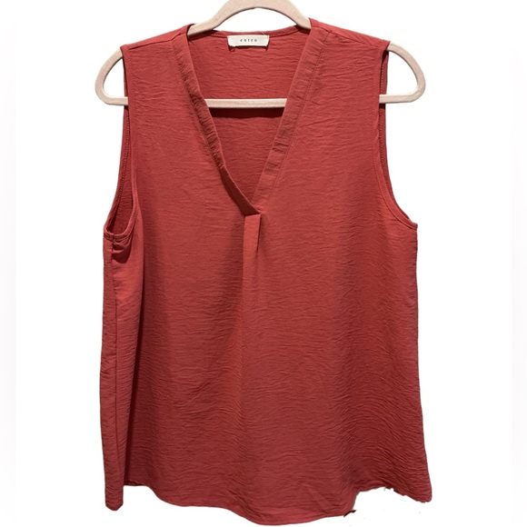 entro Tops - Entro coral-colored textured V-neck sleeveless top. Size L